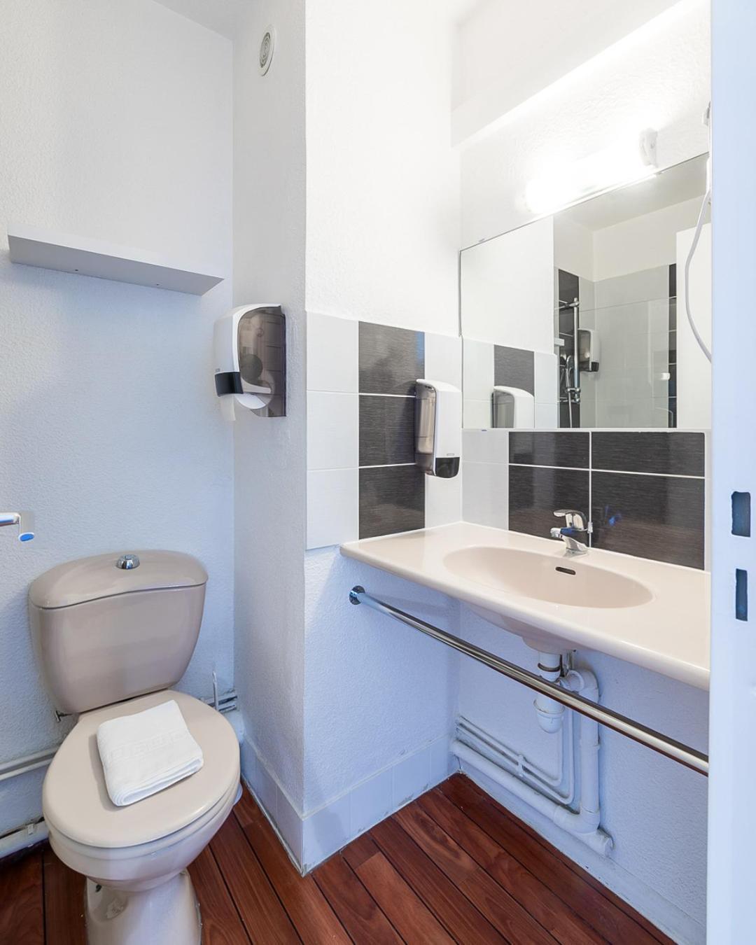 Hotel Lapeyronie Montpellier Bagian luar foto